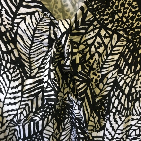 Penningtons Tropical B&W Leaf Bow Tie Collar Viscose Tee - Picture 9 of 12